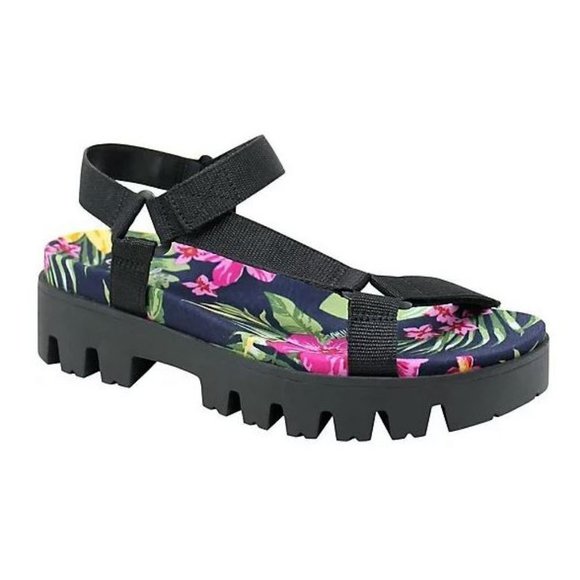 NWT Charles by Charles David Zambo Chunky Sandal 8 - Picture 1 of 5